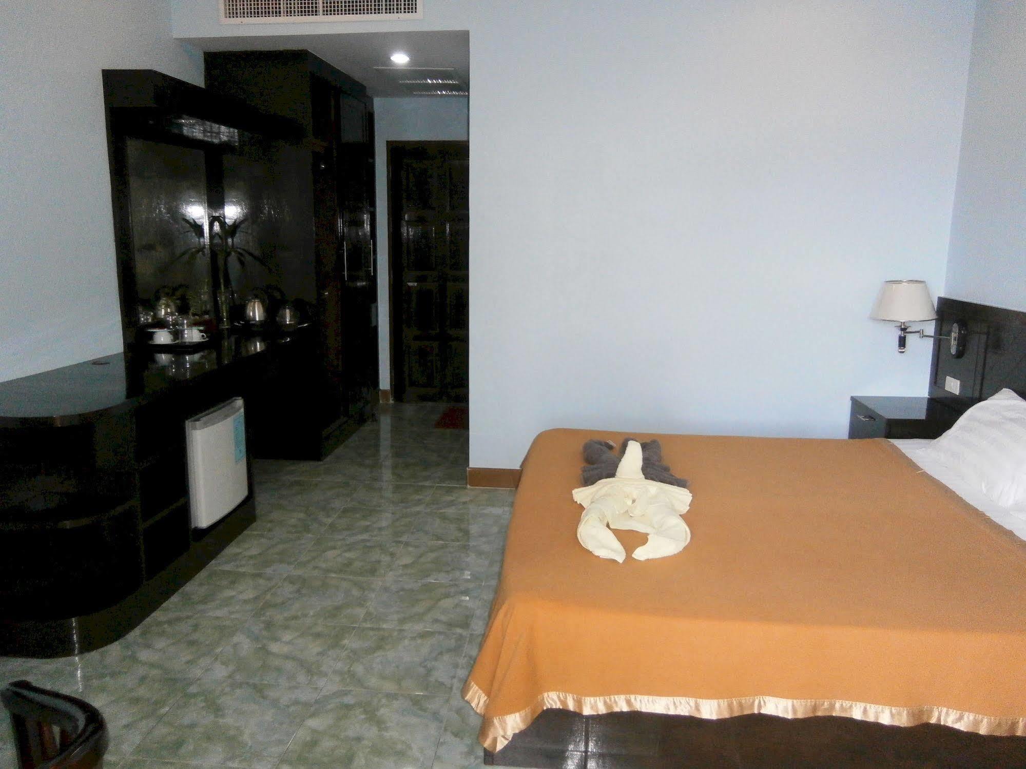 Hotel Feng Shui House Patong Esterno foto